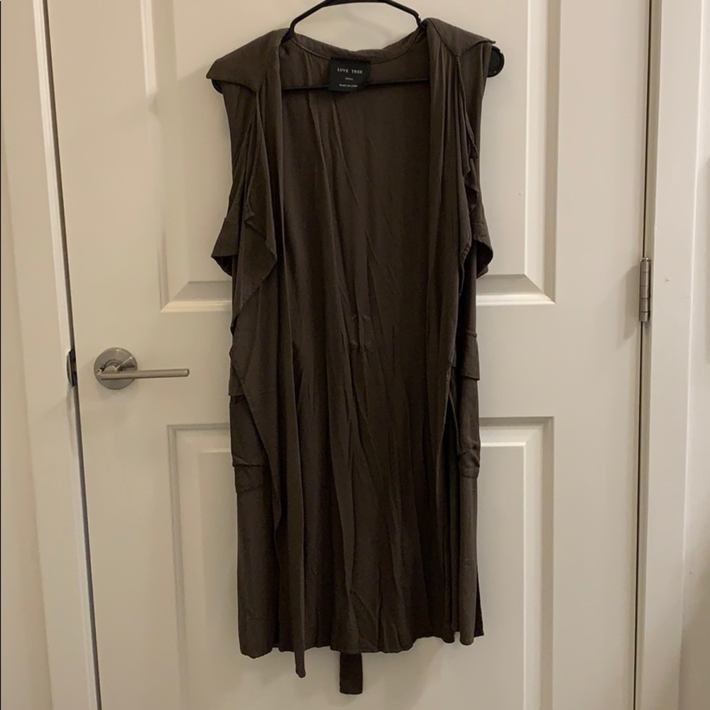 Sleeveless jacket